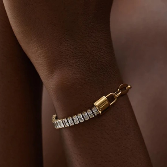 New Unique Gold Cubic Zirconia Padlock Bracelet - Picture 1 of 14